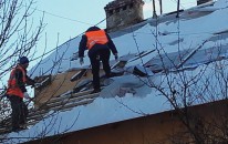 Капитальный ремонт крыши дома №17 по улице Янки Купалы в Автозаводском районе Нижнего Новгорода идет своим чередом. На сегодняшний день готовность составляет около 40%